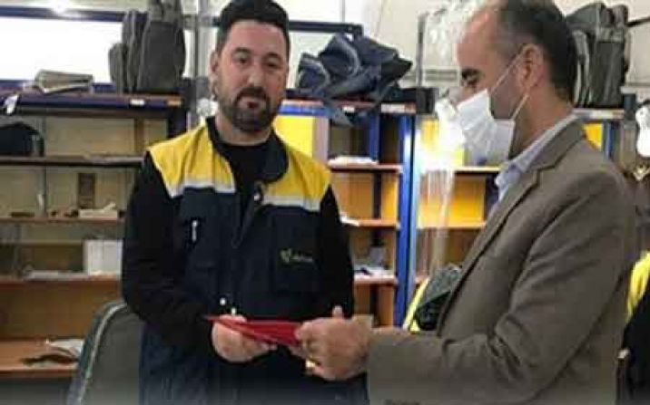 پستچی امانتدار قم تجلیل شد پستچی امانتدار قم تجلیل شد